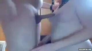 عاهرة شابة تتوسل لعملية جنس جماعي صارم وتنظيف القذف الداخلي