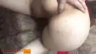 امرأة سمراء سلوتي في شباك صيد للجلد في كس ساخن