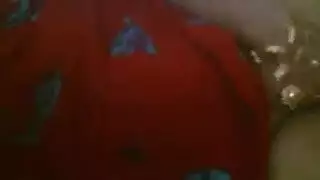 عراقية ذات بشرة بيضاء حليبية في مشهد إباحي صريح