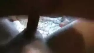 أنين متعة العجوز من مص عاهرة مقنعة