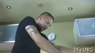 اول مرة تتناك وتبكي عند فض غشاء البكارة