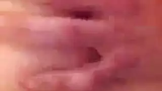 امرأة سمراء في سن المراهقة الشقراء السمين ترقص أمام العديد من الرجال قرنية وتستمتع بكل ثانية منه