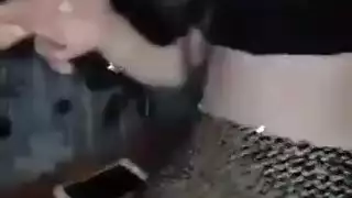 مشهد إباحي: رجل سعودي يهيمن على امرأة مغربية بالسائل المنوي