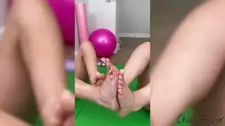 فتاة عربية مثيرة سارة تتعرض ثدييها الضخمان للضرب في جلسة قاسية باستخدام الحزام مع السيدة كلوي