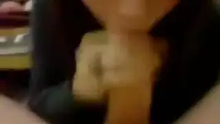 فتاة جميلة تحب القضيب في فمها ومؤخرتها