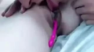 طالبة ساخنة يتم تدمير فرجها الضيق من قبل رجل أكبر سناً شهواني