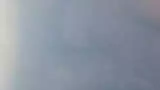 شقراء ناضجة تظهر فرجها في جلسة تمثيلية إباحية في الطبيعة