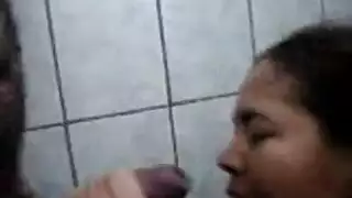 خادمة المنزل الألمانية تمارس جلسة فموية إباحية