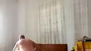 تأجر الشقة وتنيك مع الشاب