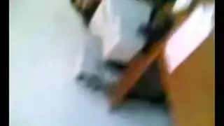 ينيك اخته بعدما تلتصق يدها بلغراء