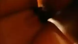 سمراء ساخنة تصرخ في نشوة خلال مضاجعة كلابية شديدة