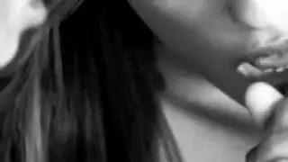 اثنان من السحاقيات الناضجة لديهم أطفال قرنية ، والفضول حول الهرات العصير ، فقط من أجل المتعة