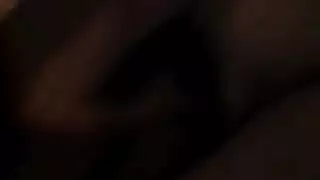 مشهد صريح: فتاة معصوبة العينين تمارس الجنس الشرجي